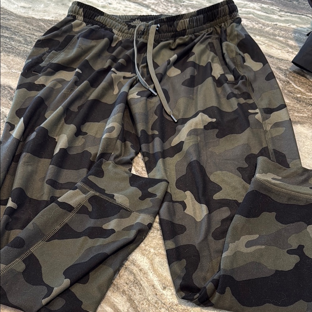 Women’s old NavyCamouflage Jogger Pants